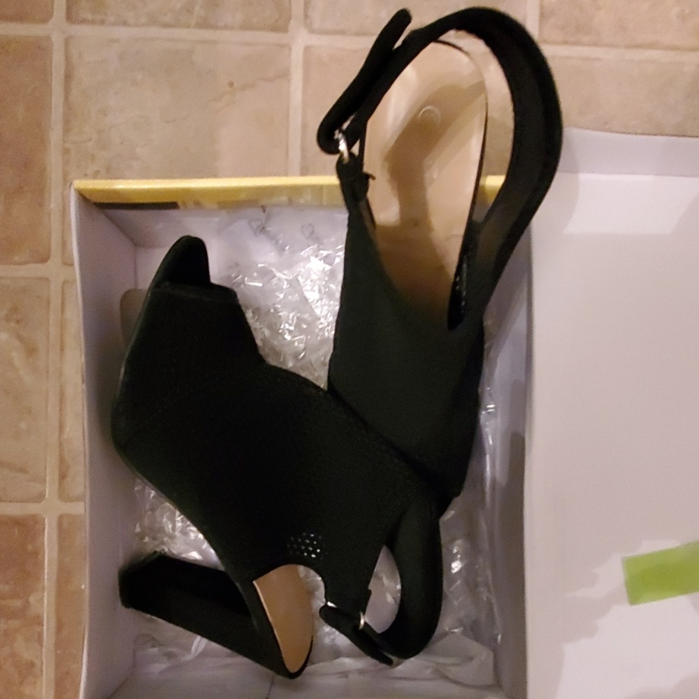 Forever Beso Black Faux Suede Heels - Picture 5 of 7